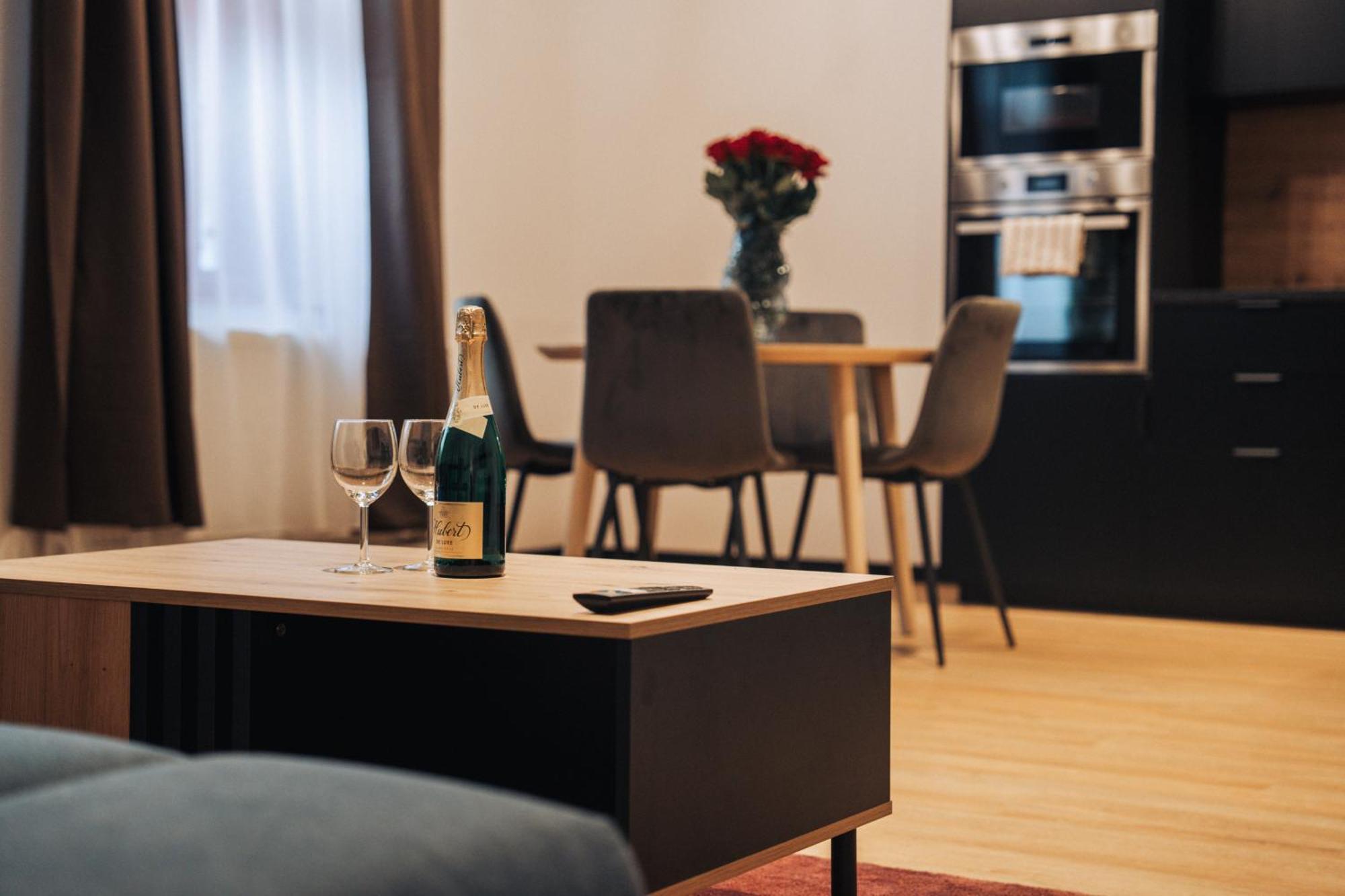 Hviezdoslavova Apartments, Trnava Centre, Parking Available 外观 照片